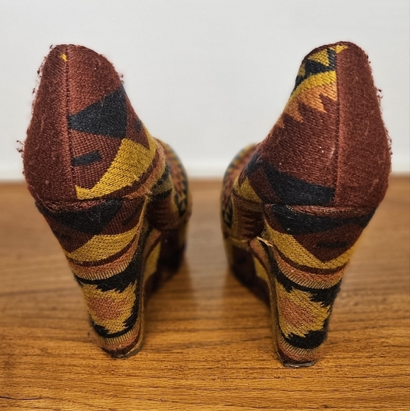 Womens Steve Madden size 7 Pammy Aztec Wedges - Picture 3 of 7